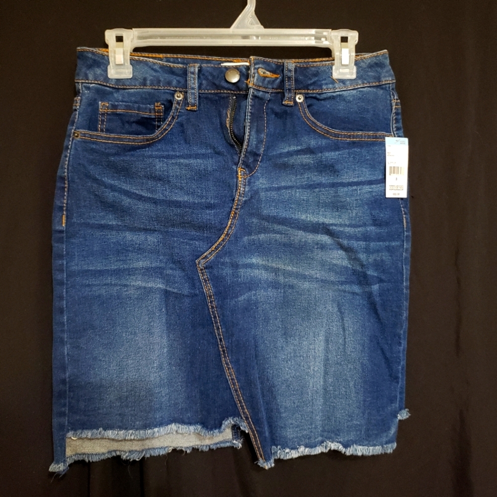 New with Tags Bongo Denim Skirt size 8 - Picture 1 of 4